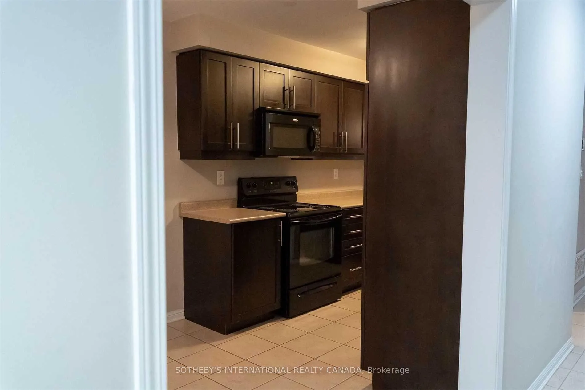 Photo 3 of 921 Raftis Crescent, Milton, Coates — HOMEH