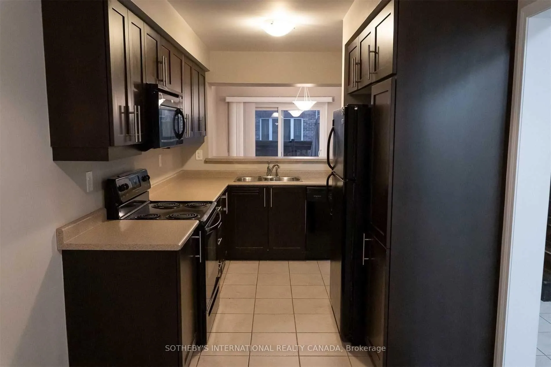 Photo 4 of 921 Raftis Crescent, Milton, Coates — HOMEH