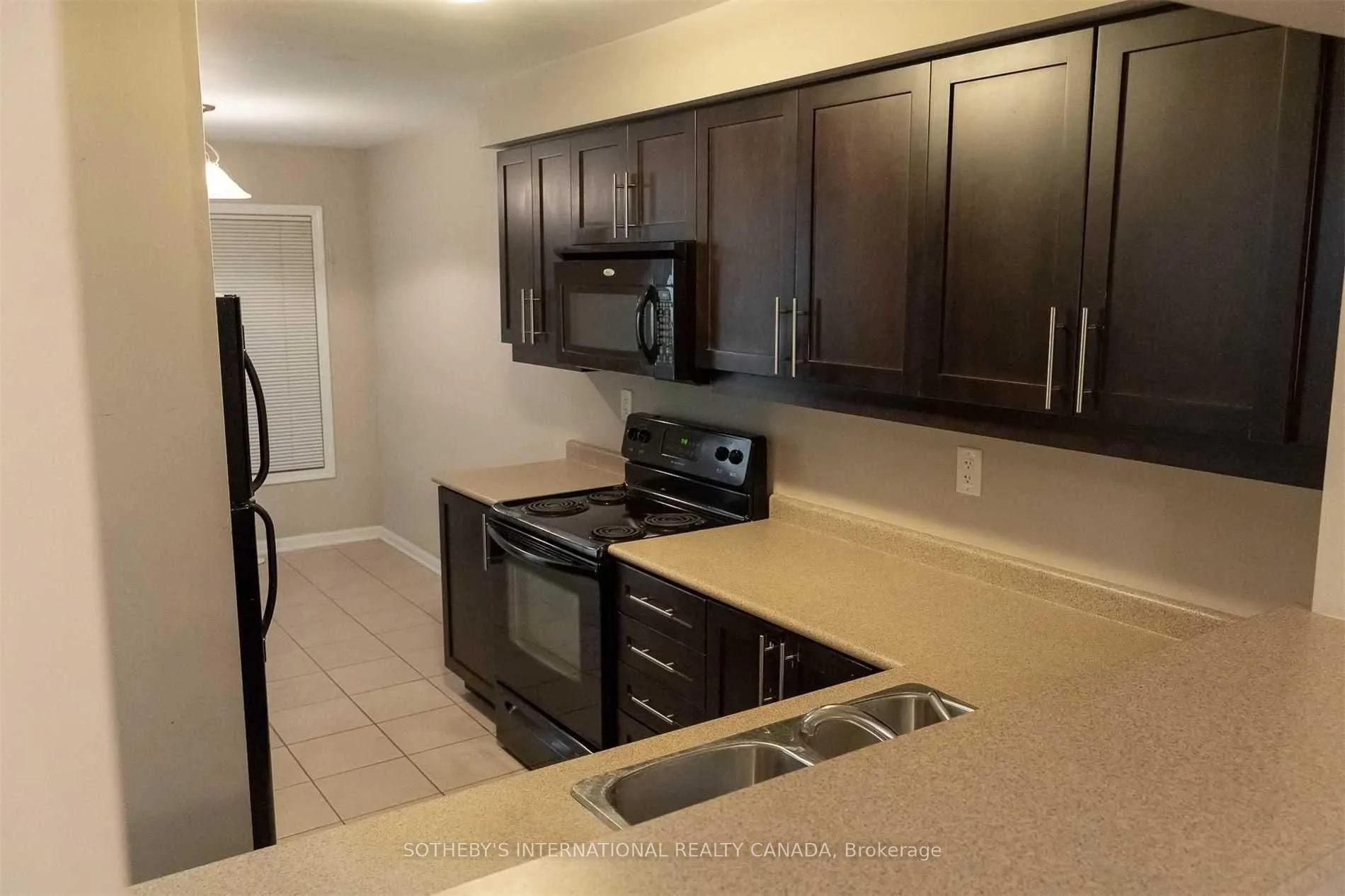 Photo 5 of 921 Raftis Crescent, Milton, Coates — HOMEH