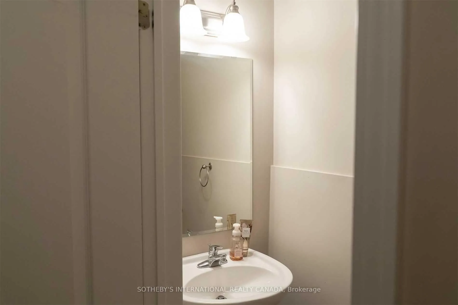 Photo 27 of 921 Raftis Crescent, Milton, Coates — HOMEH