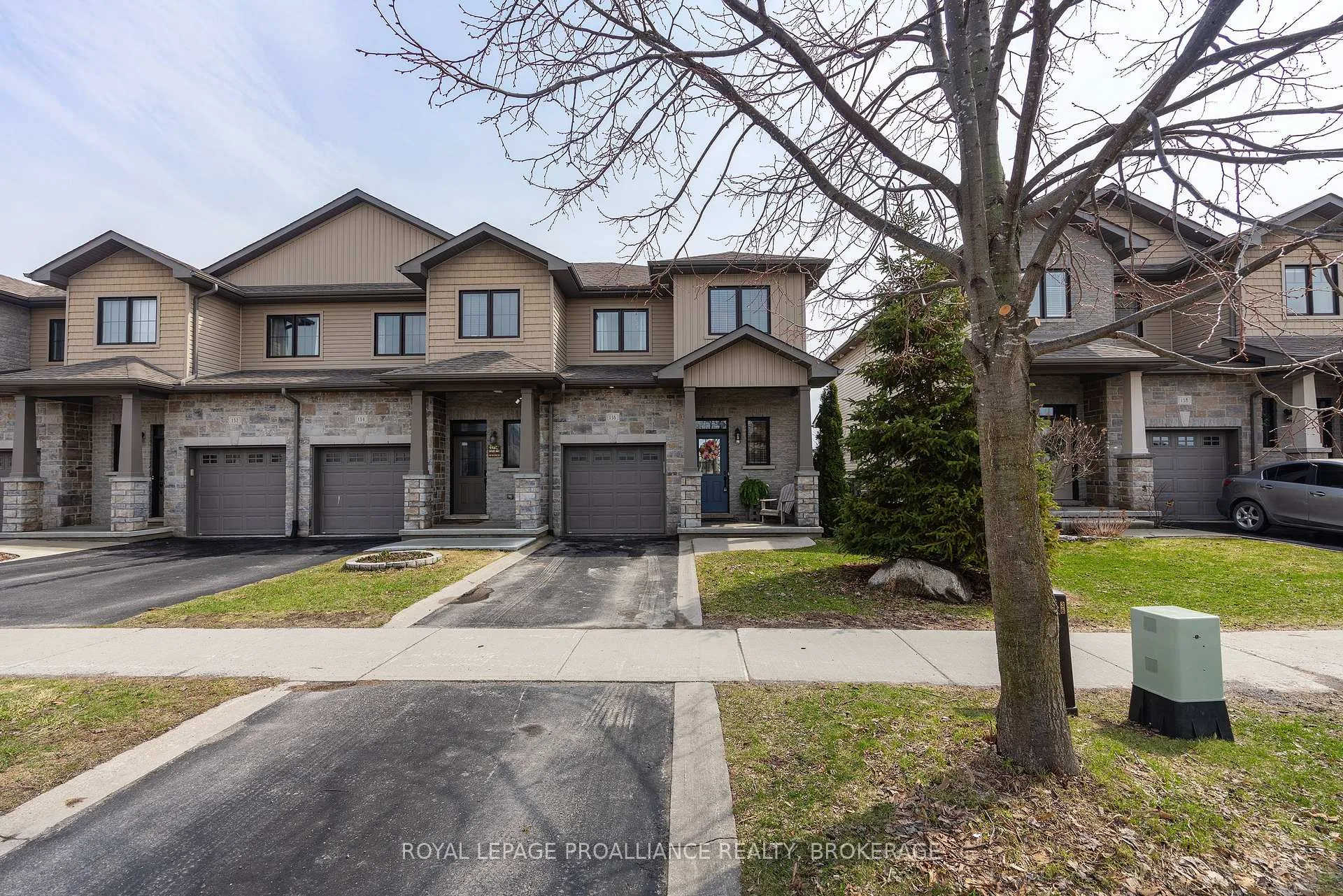 Photo 3 of 136 Simurda Court, Loyalist, Amherstview — HOMEH