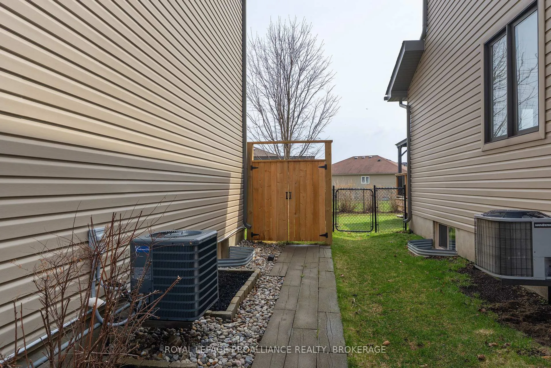 Photo 6 of 136 Simurda Court, Loyalist, Amherstview — HOMEH