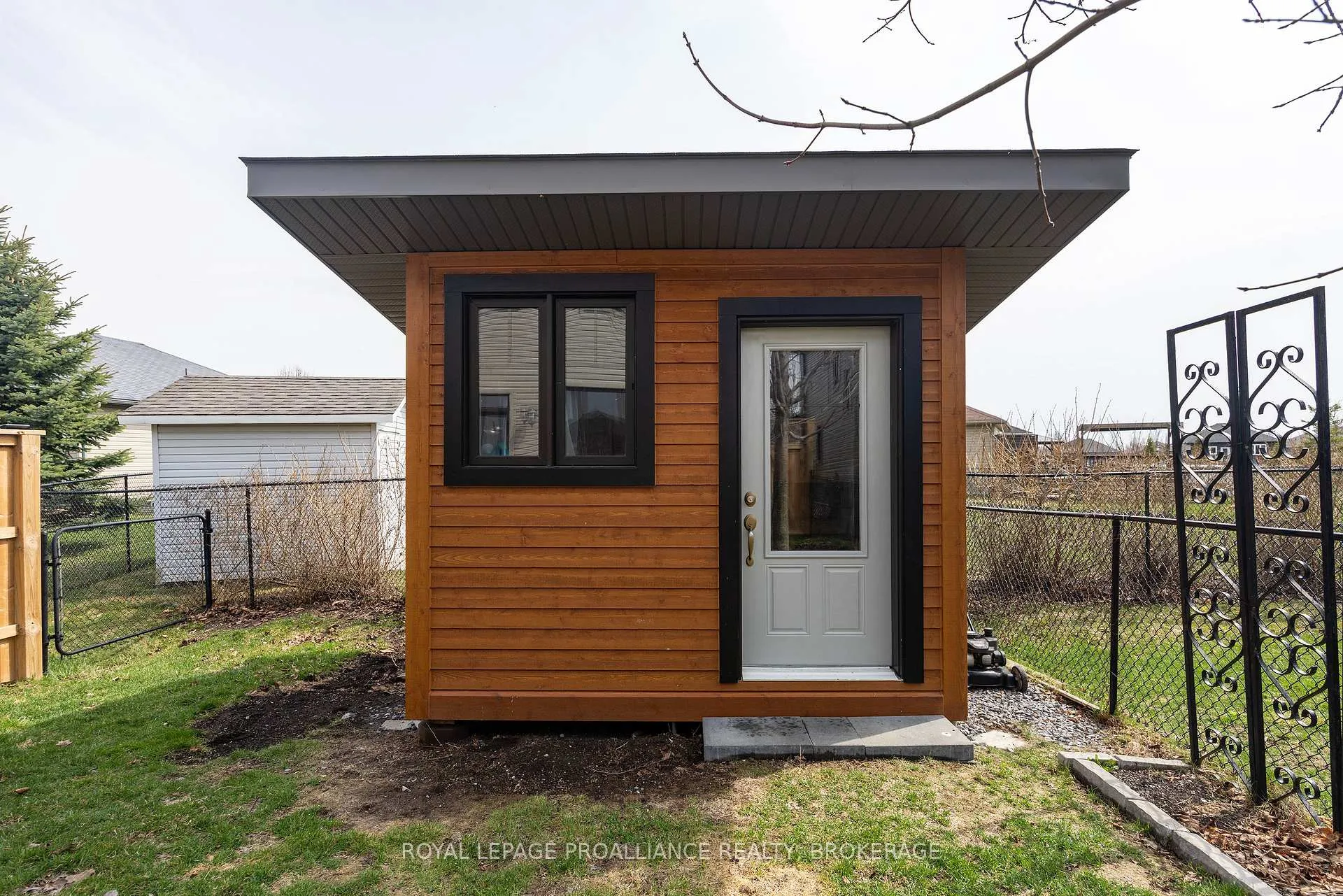 Photo 8 of 136 Simurda Court, Loyalist, Amherstview — HOMEH
