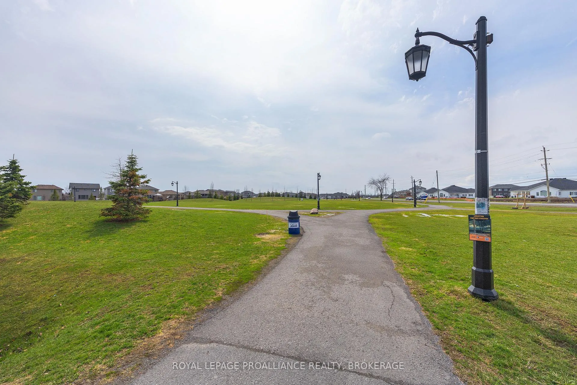 Photo 12 of 136 Simurda Court, Loyalist, Amherstview — HOMEH