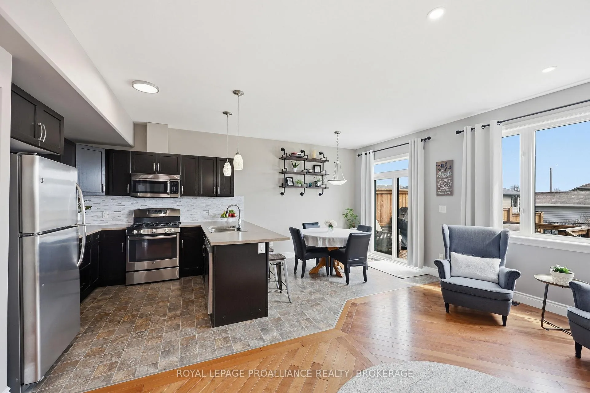 Photo 17 of 136 Simurda Court, Loyalist, Amherstview — HOMEH