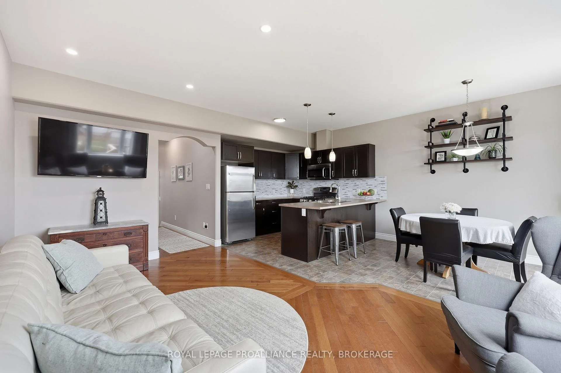 Photo 24 of 136 Simurda Court, Loyalist, Amherstview — HOMEH