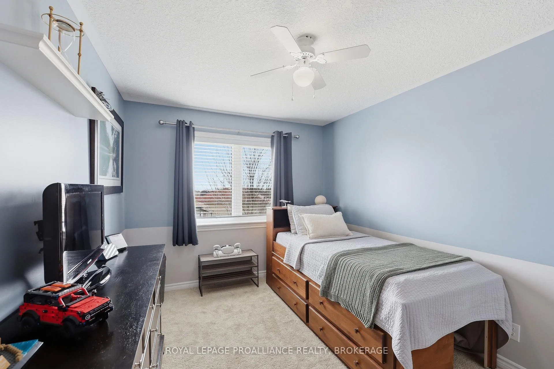 Photo 36 of 136 Simurda Court, Loyalist, Amherstview — HOMEH