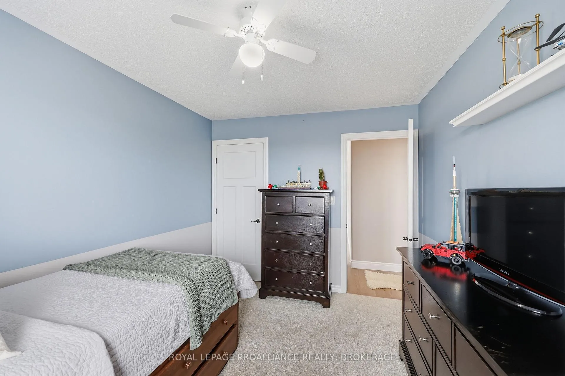 Photo 37 of 136 Simurda Court, Loyalist, Amherstview — HOMEH
