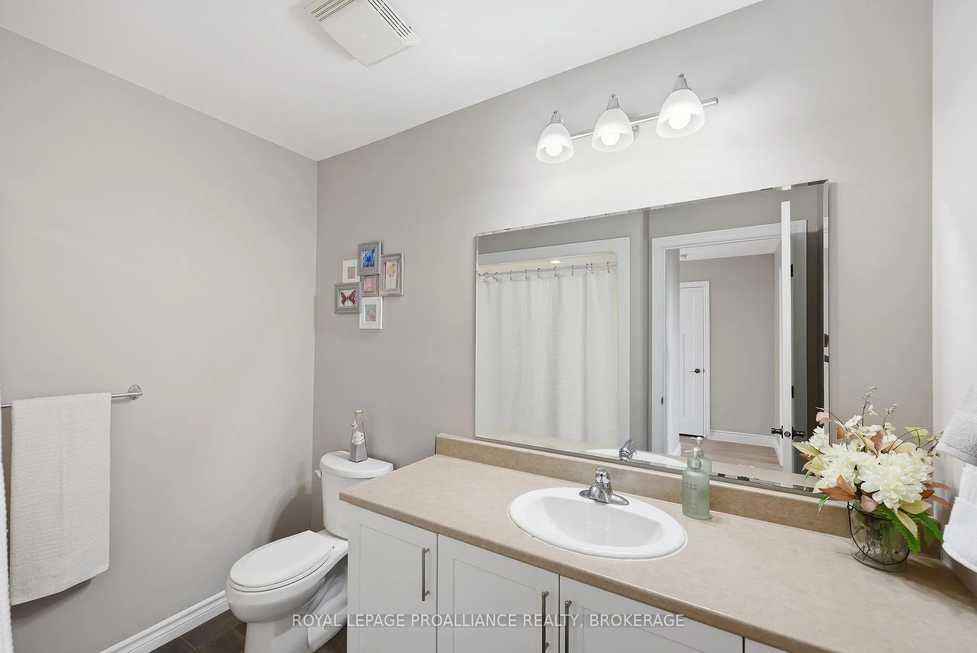 Photo 40 of 136 Simurda Court, Loyalist, Amherstview — HOMEH