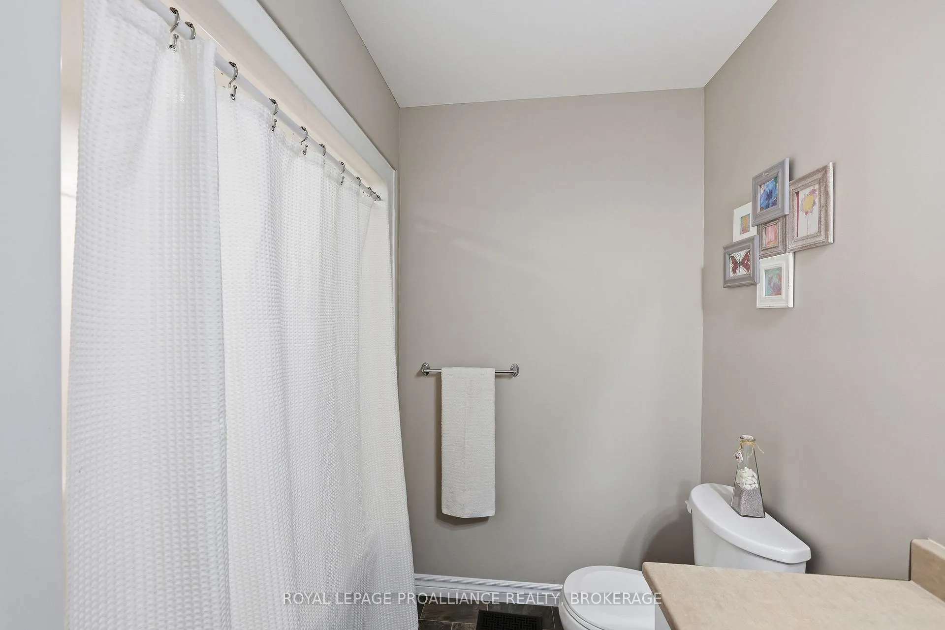 Photo 41 of 136 Simurda Court, Loyalist, Amherstview — HOMEH