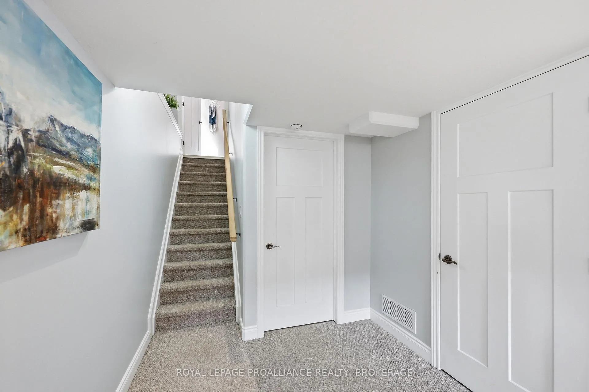 Photo 42 of 136 Simurda Court, Loyalist, Amherstview — HOMEH