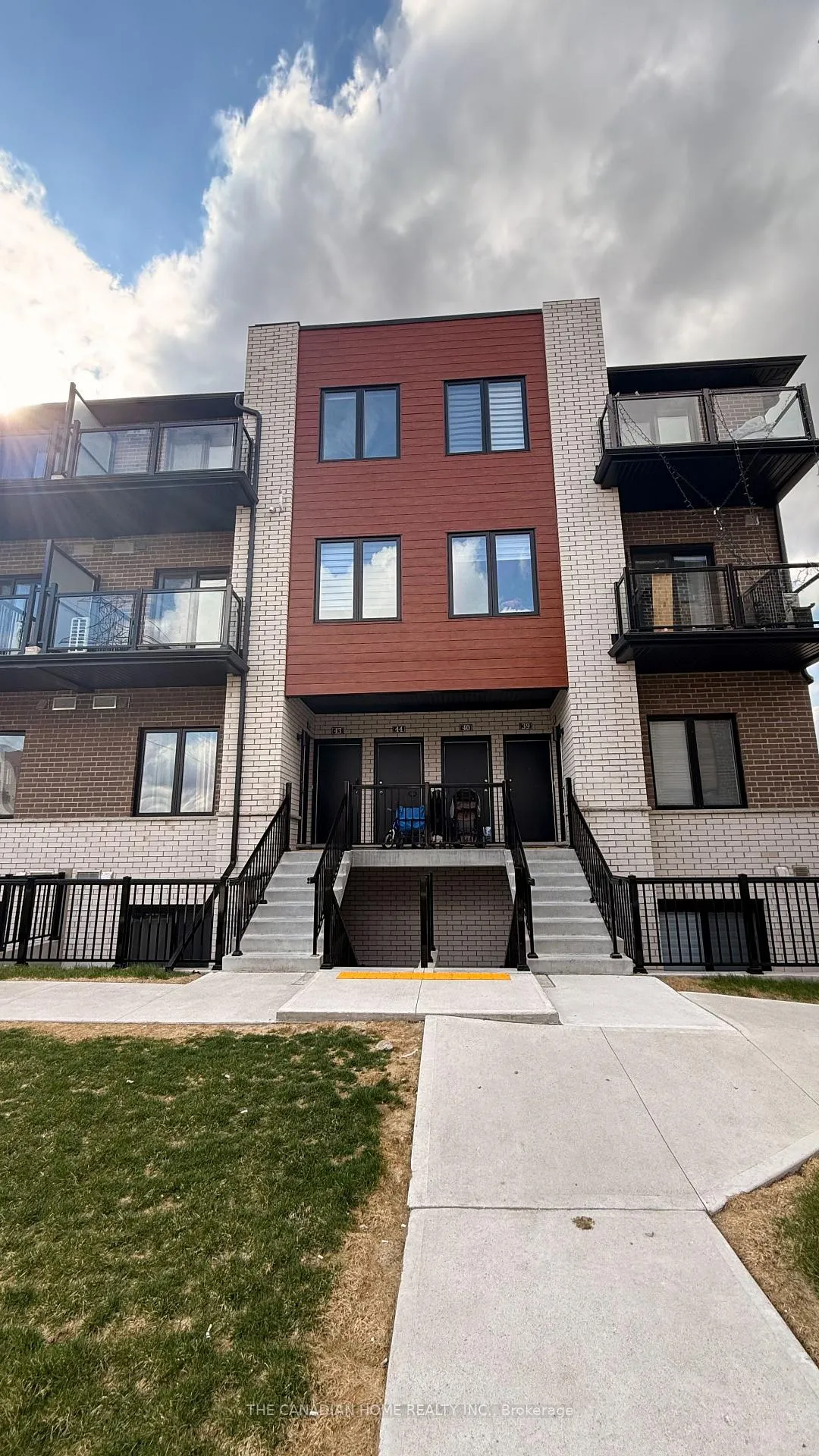 Photo 1 of 10 S Creek Drive, Kitchener — HOMEH