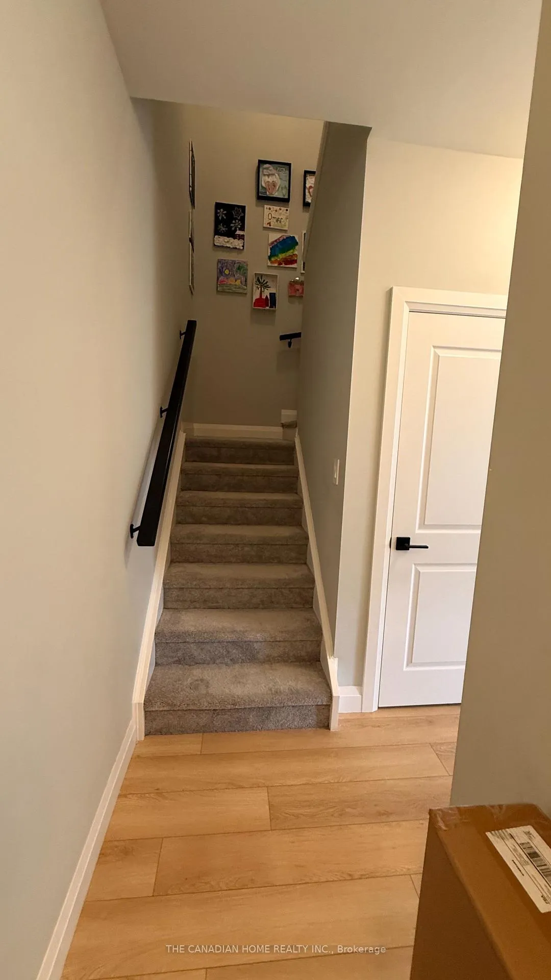 Photo 4 of 10 S Creek Drive, Kitchener — HOMEH