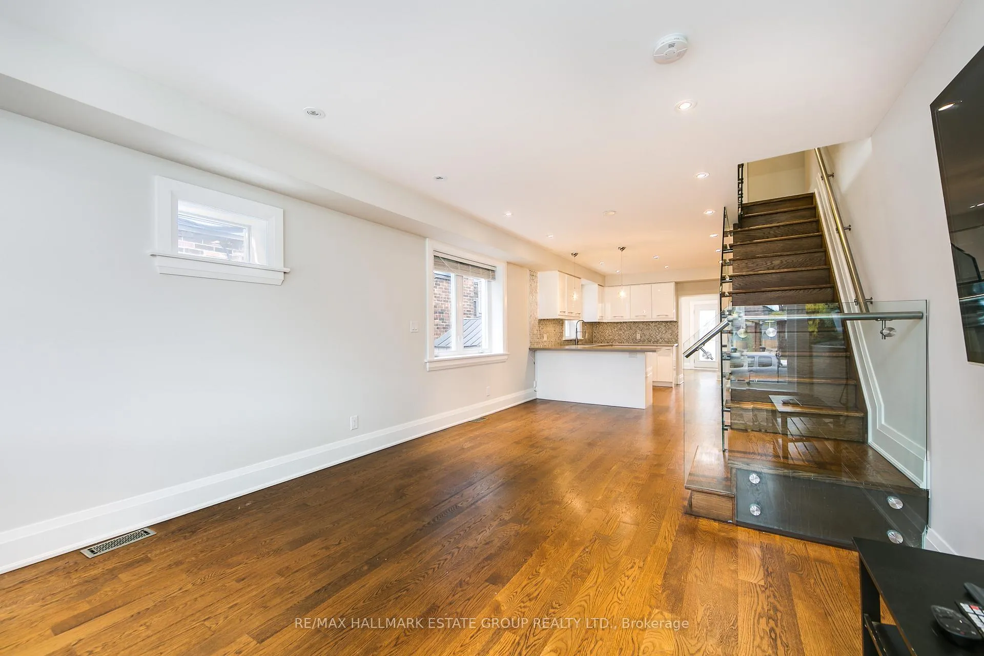Photo 5 of 288 Queensdale Avenue, Toronto, Danforth Village-East York — HOMEH