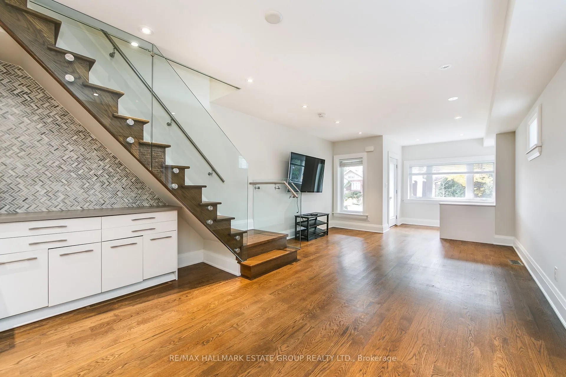 Photo 9 of 288 Queensdale Avenue, Toronto, Danforth Village-East York — HOMEH