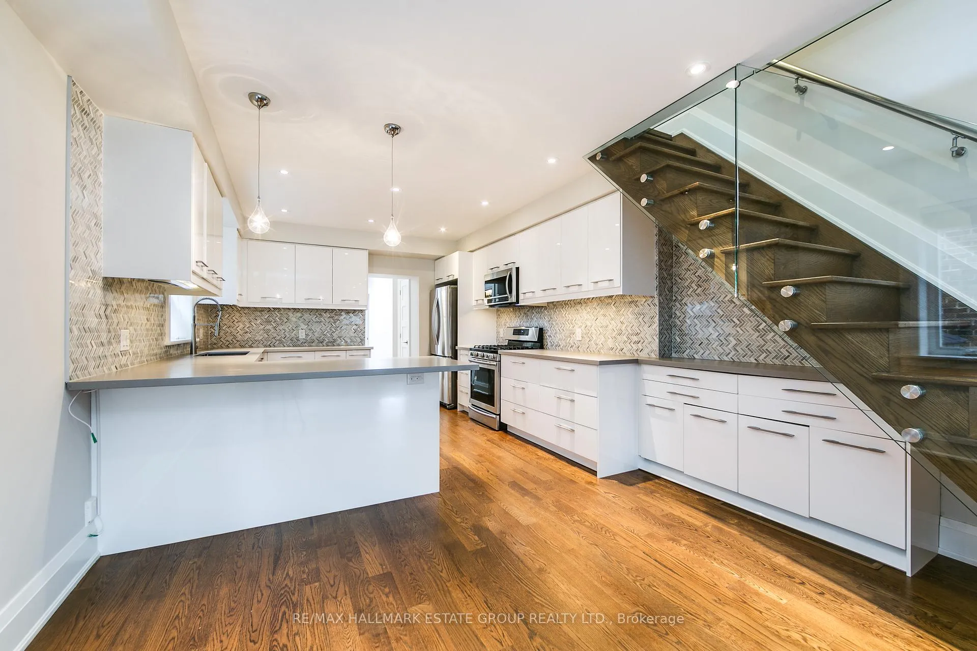 Photo 10 of 288 Queensdale Avenue, Toronto, Danforth Village-East York — HOMEH