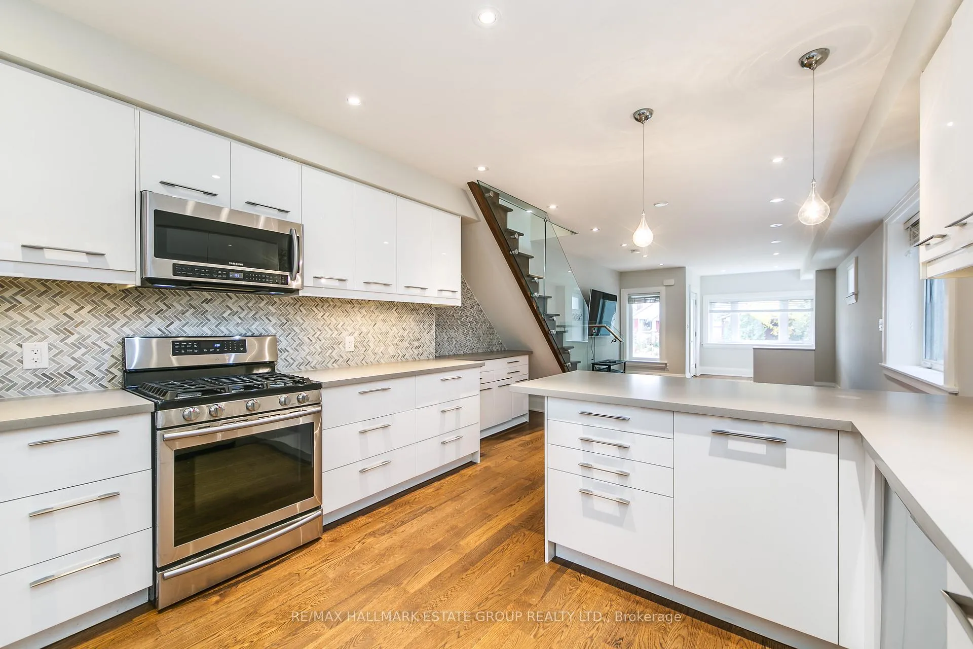 Photo 13 of 288 Queensdale Avenue, Toronto, Danforth Village-East York — HOMEH