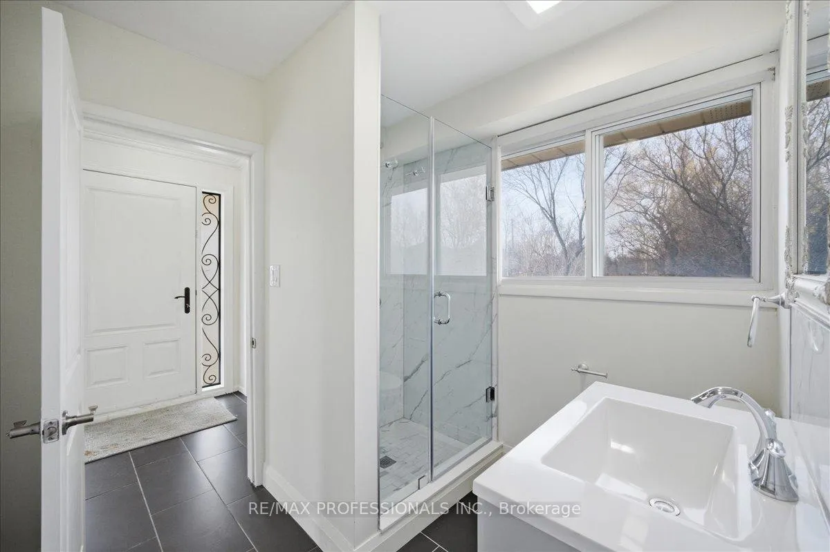 Photo 11 of Unit A, 9611 Keele Street, Vaughan, Maple — HOMEH