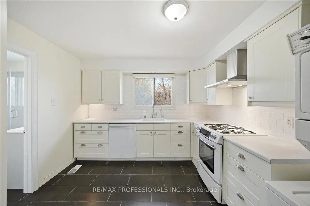 Photo 13 of Unit A, 9611 Keele Street, Vaughan, Maple — HOMEH