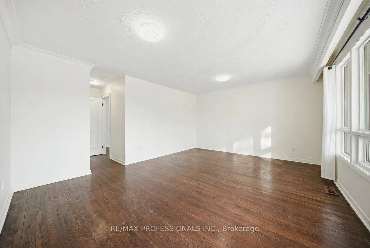 Photo 18 of Unit A, 9611 Keele Street, Vaughan, Maple — HOMEH