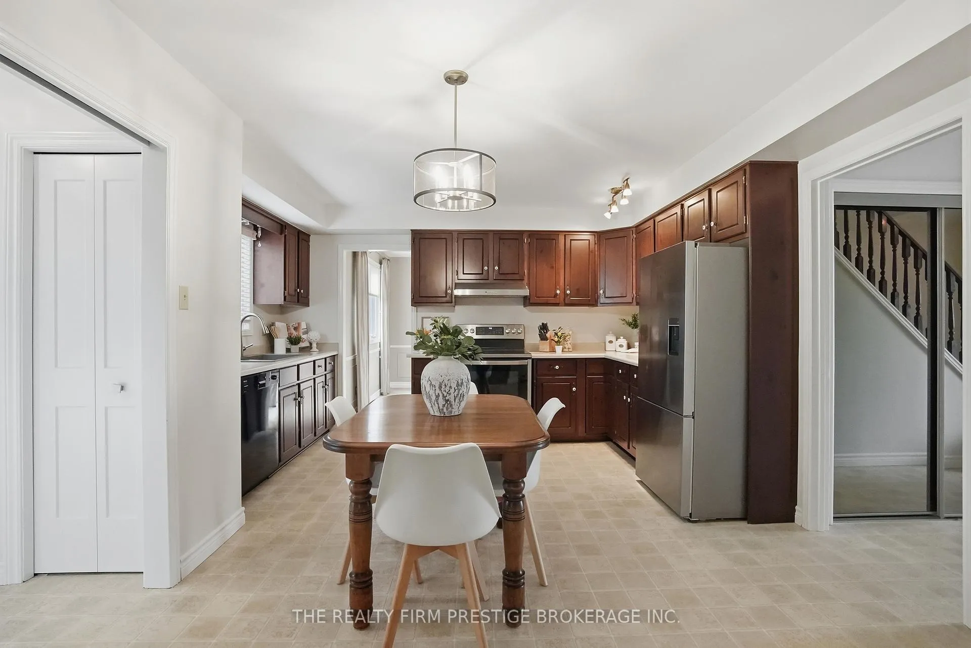 Photo 13 of 1050 Mahogany Crescent, London, North P — HOMEH
