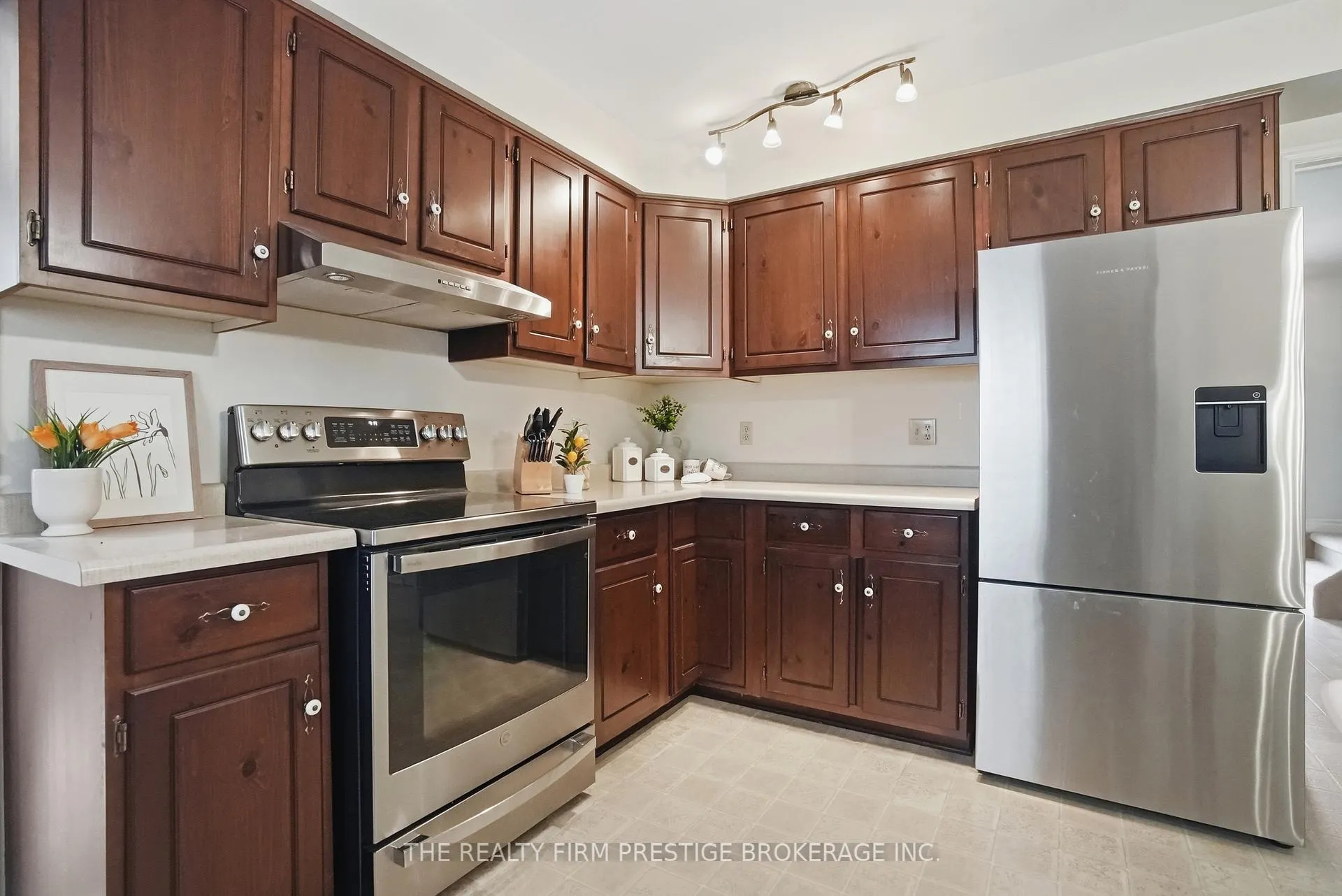 Photo 14 of 1050 Mahogany Crescent, London, North P — HOMEH