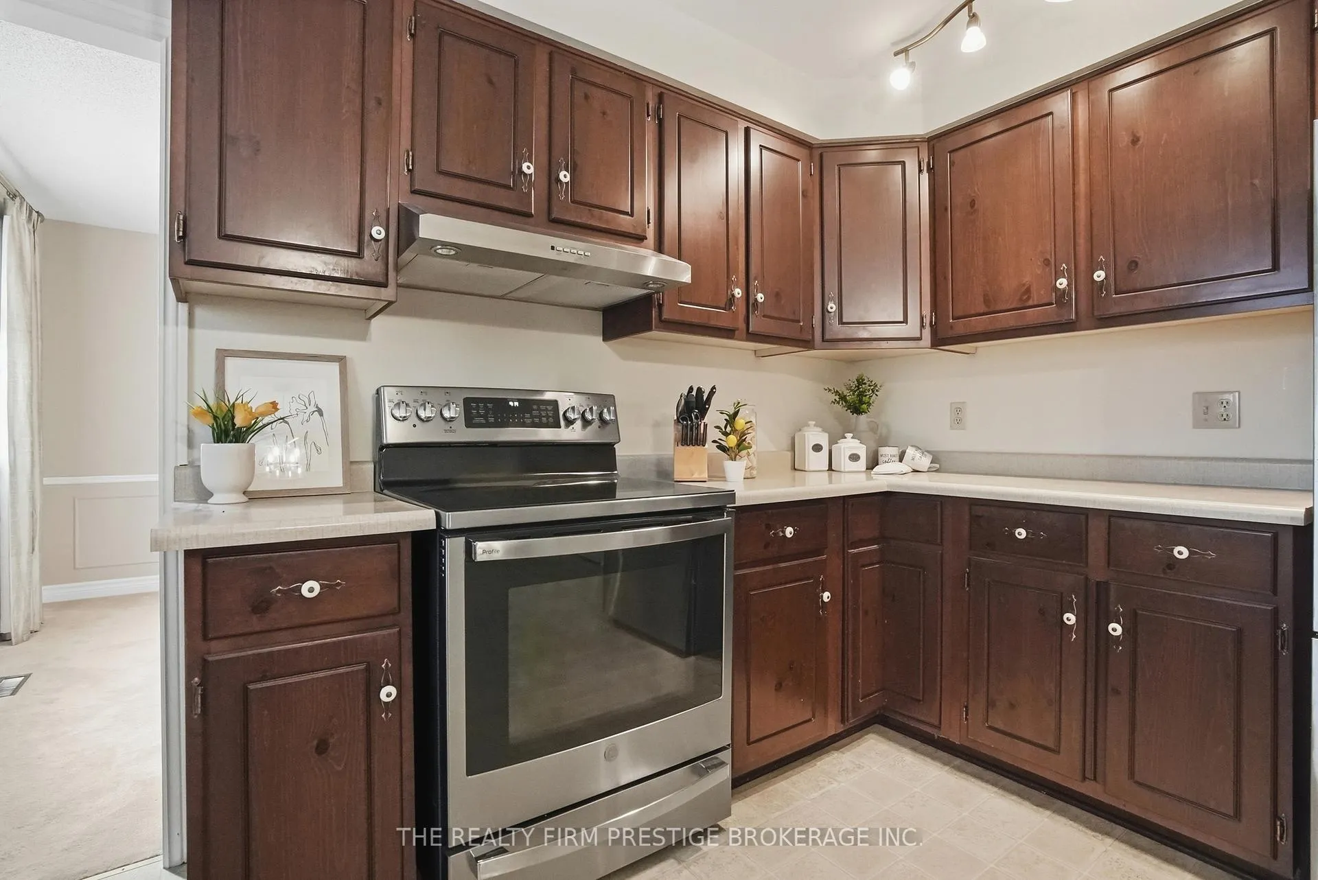 Photo 15 of 1050 Mahogany Crescent, London, North P — HOMEH
