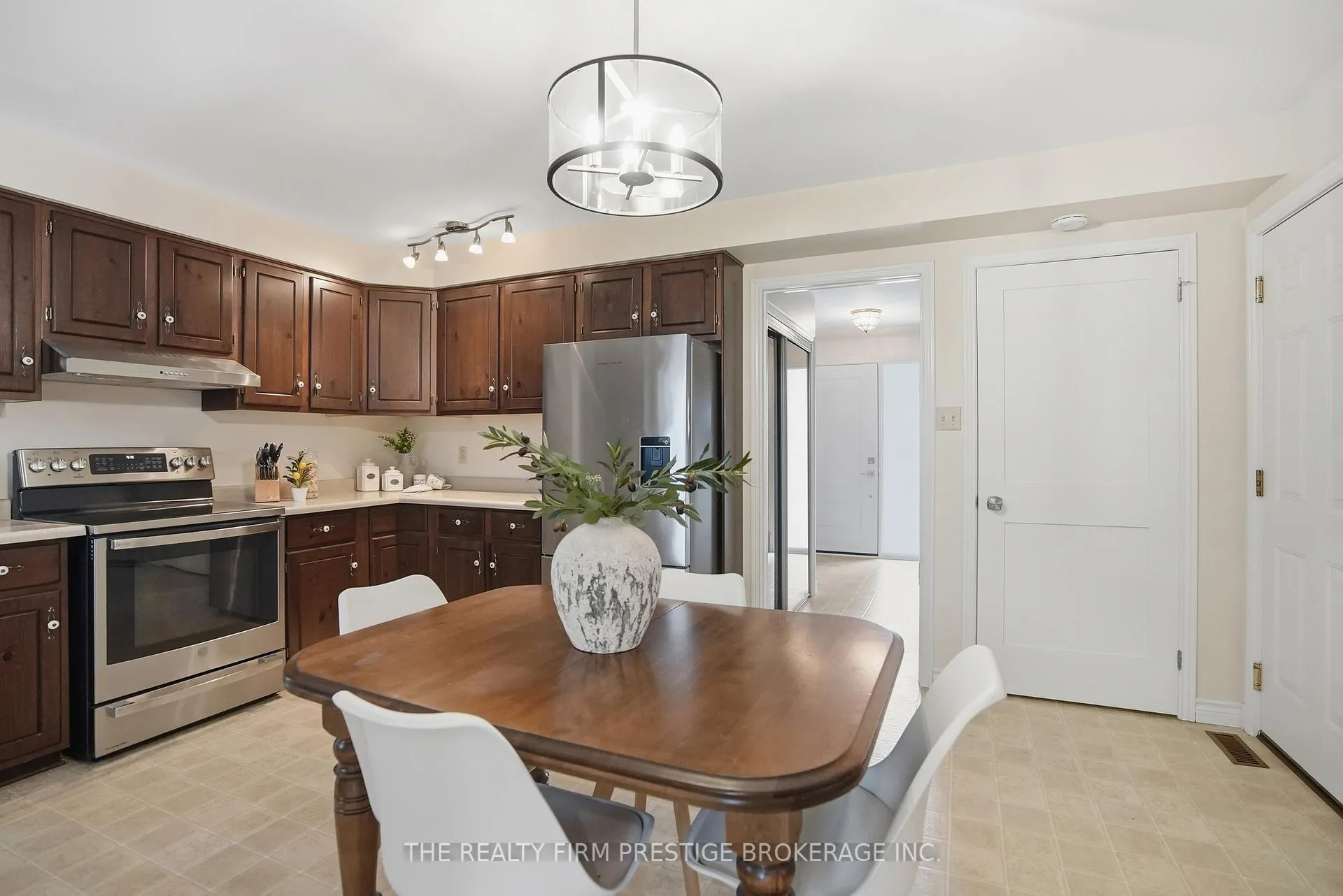 Photo 19 of 1050 Mahogany Crescent, London, North P — HOMEH