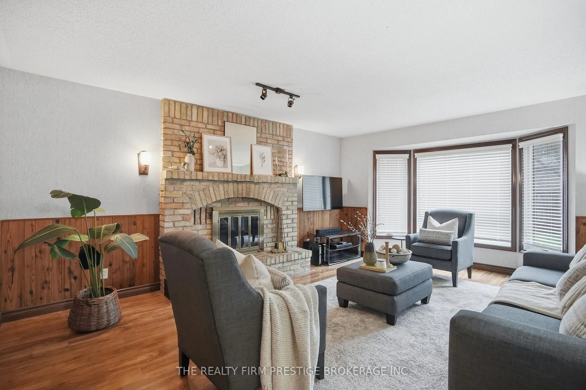 Photo 20 of 1050 Mahogany Crescent, London, North P — HOMEH