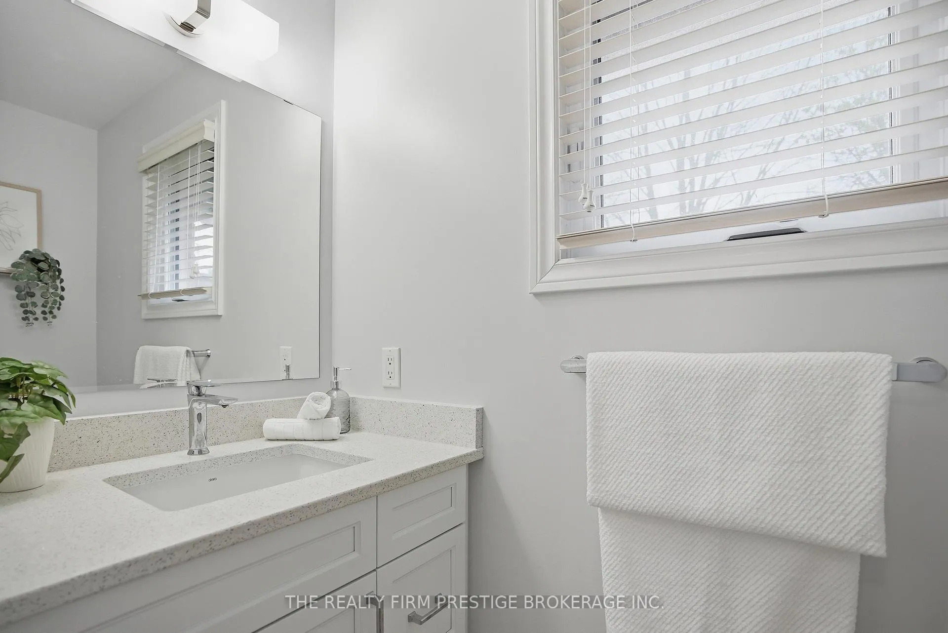 Photo 25 of 1050 Mahogany Crescent, London, North P — HOMEH