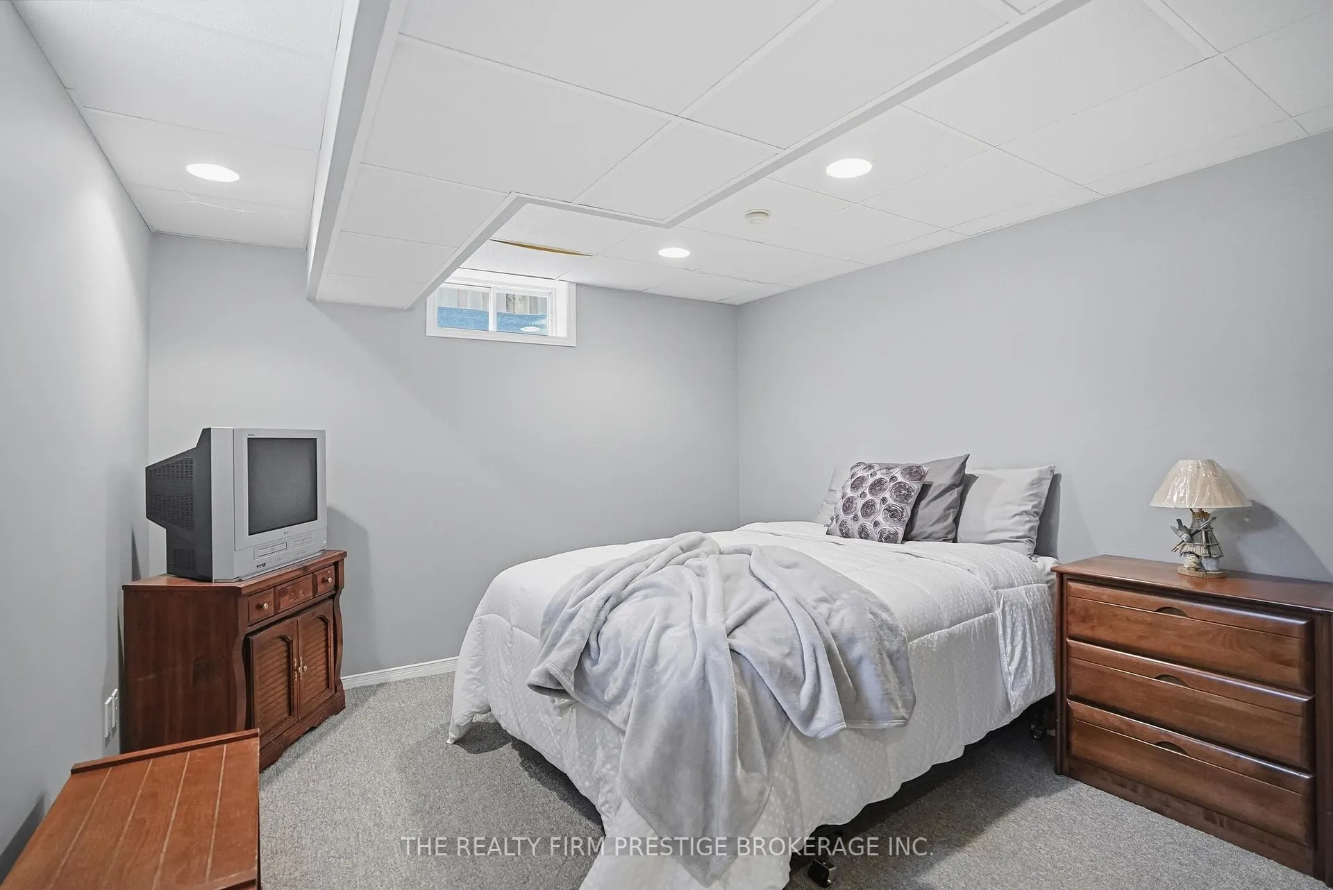 Photo 38 of 1050 Mahogany Crescent, London, North P — HOMEH