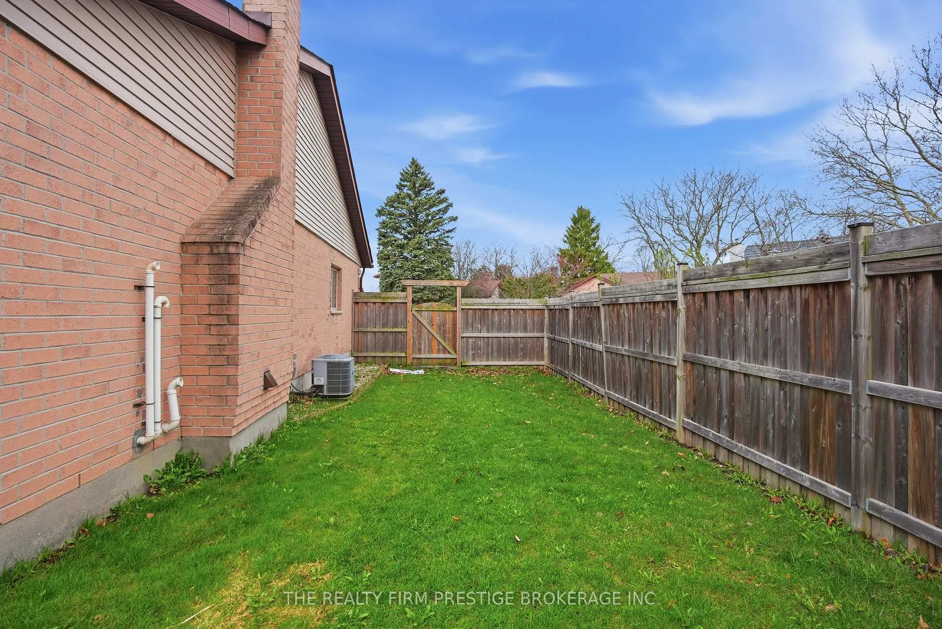 Photo 45 of 1050 Mahogany Crescent, London, North P — HOMEH