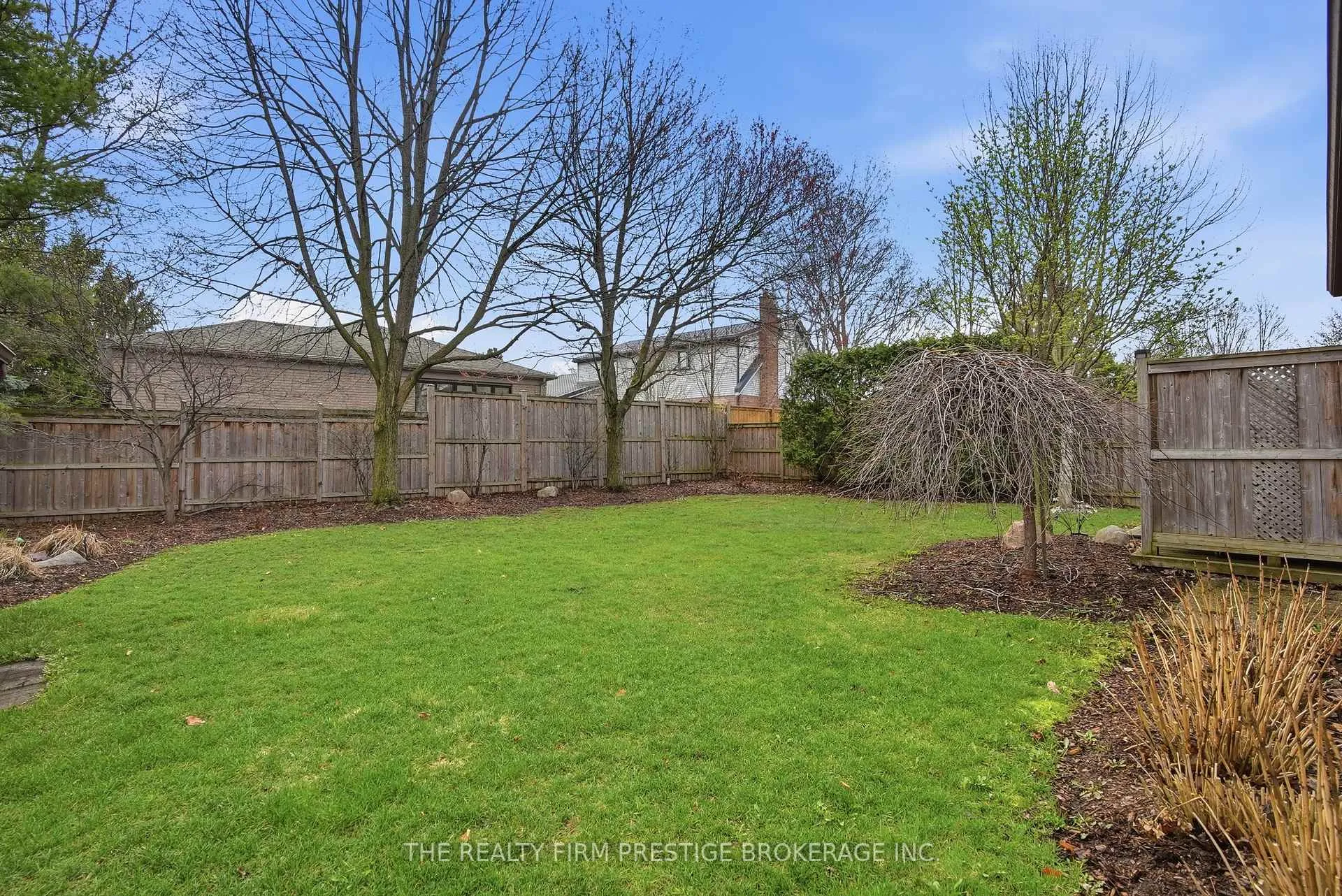 Photo 46 of 1050 Mahogany Crescent, London, North P — HOMEH