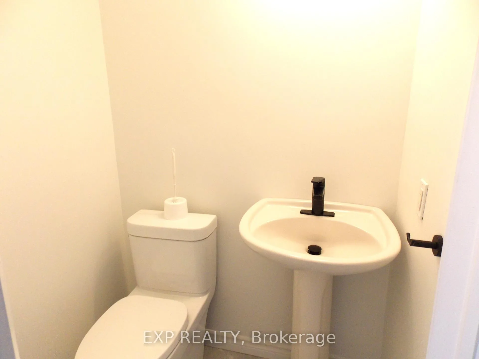 Photo 7 of 136 Inverkip Avenue, Ottawa, Hunt Club Park/Greenboro — HOMEH