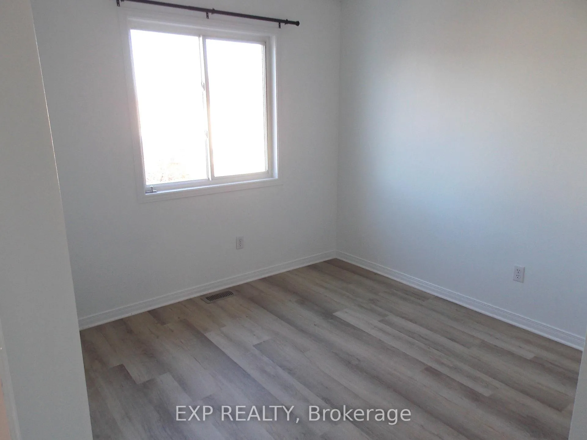 Photo 9 of 136 Inverkip Avenue, Ottawa, Hunt Club Park/Greenboro — HOMEH