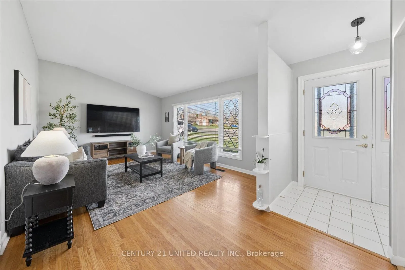Photo 4 of 1309 Royal Drive, Peterborough, Northcrest Ward 5 — HOMEH
