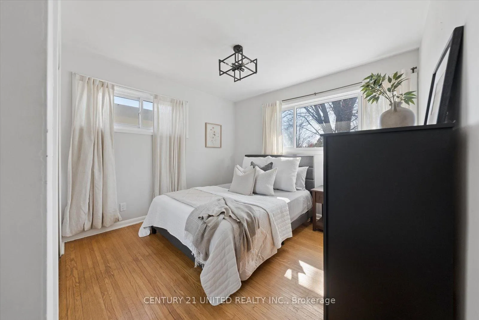 Photo 16 of 1309 Royal Drive, Peterborough, Northcrest Ward 5 — HOMEH