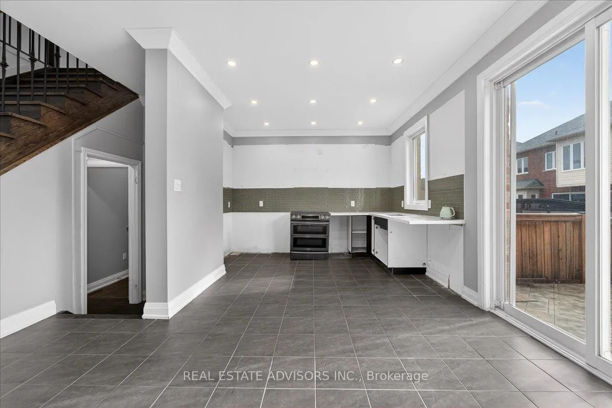 Photo 13 of 39 Unwind Crescent, Brampton, Credit Valley — HOMEH