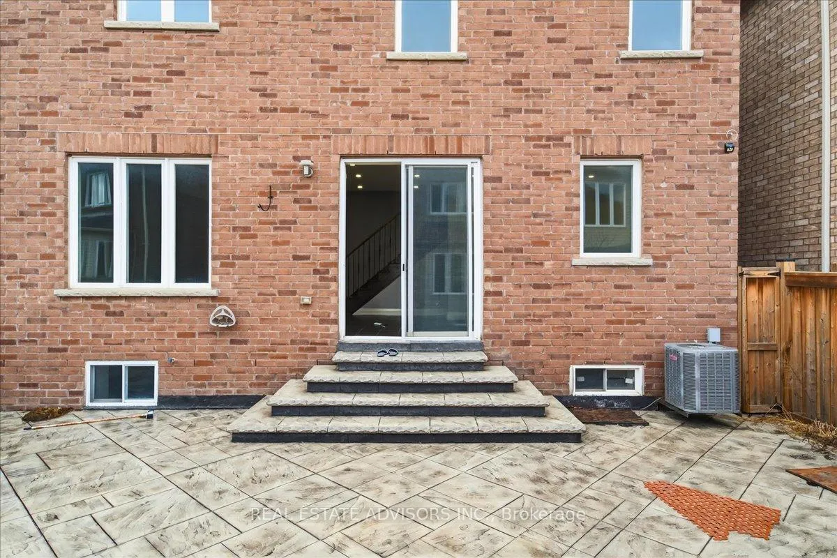 Photo 40 of 39 Unwind Crescent, Brampton, Credit Valley — HOMEH