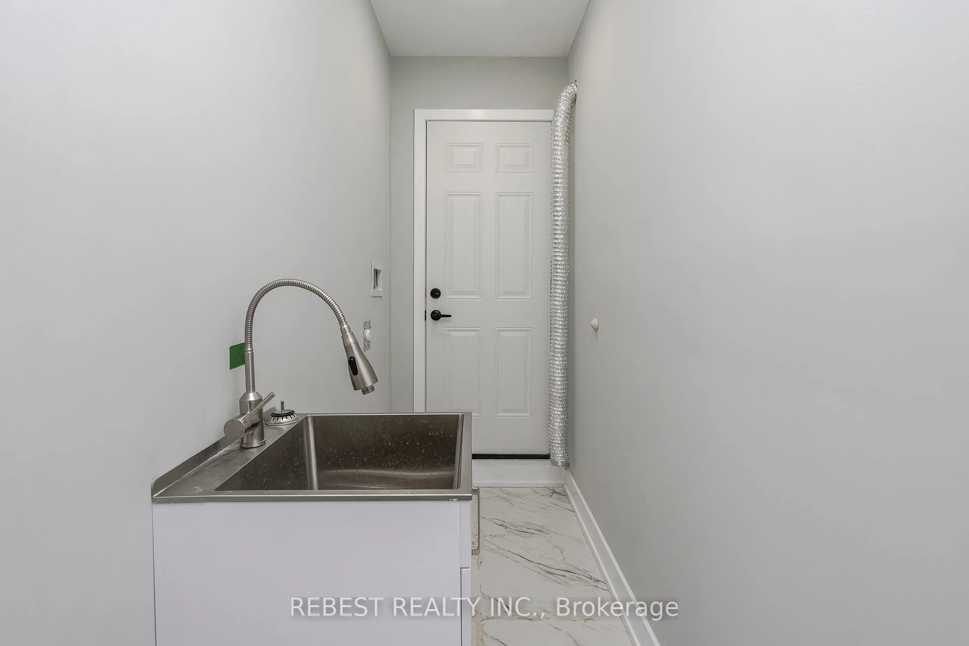 Photo 26 of Unit Main Floor, 92 Lillian Crescent, Barrie, Sunnidale — HOMEH