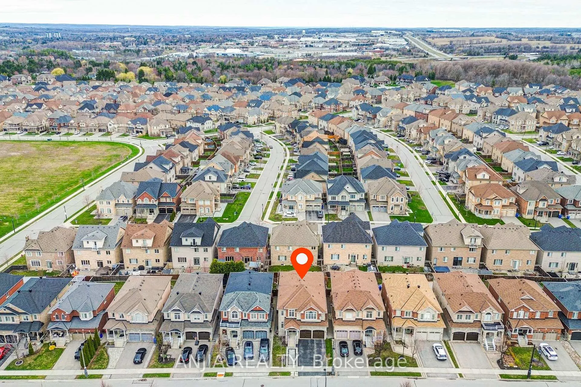 Photo 2 of 1165 Blencowe Crescent, Newmarket, Stonehaven-Wyndham — HOMEH