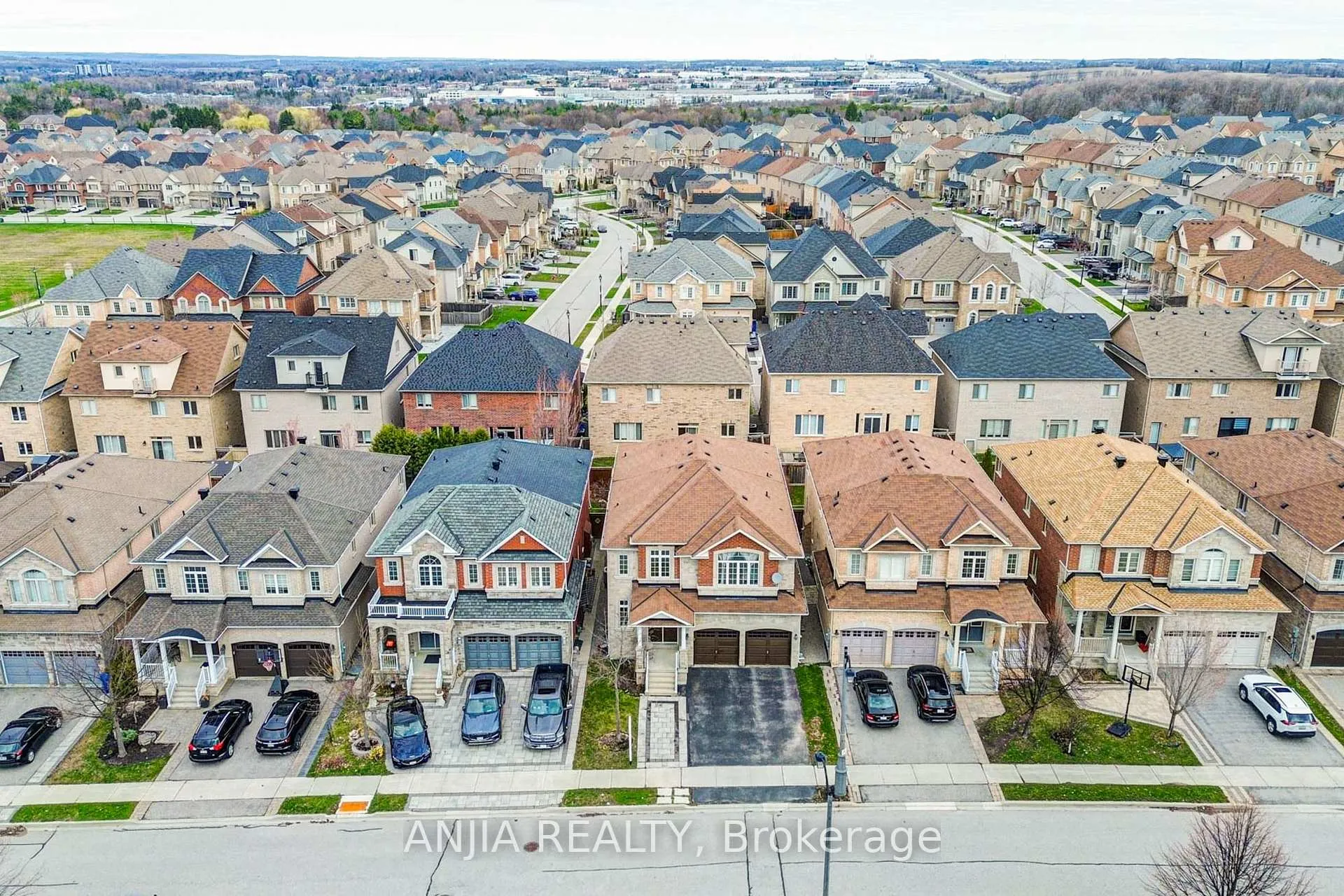 Photo 3 of 1165 Blencowe Crescent, Newmarket, Stonehaven-Wyndham — HOMEH