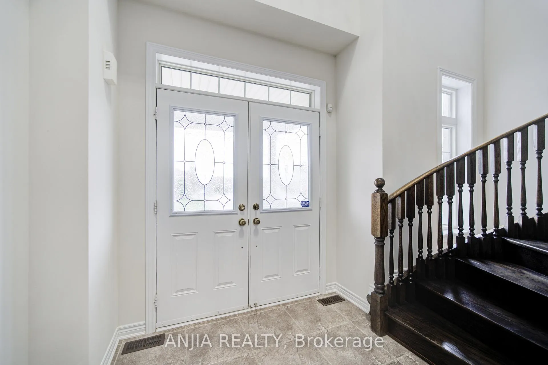 Photo 4 of 1165 Blencowe Crescent, Newmarket, Stonehaven-Wyndham — HOMEH