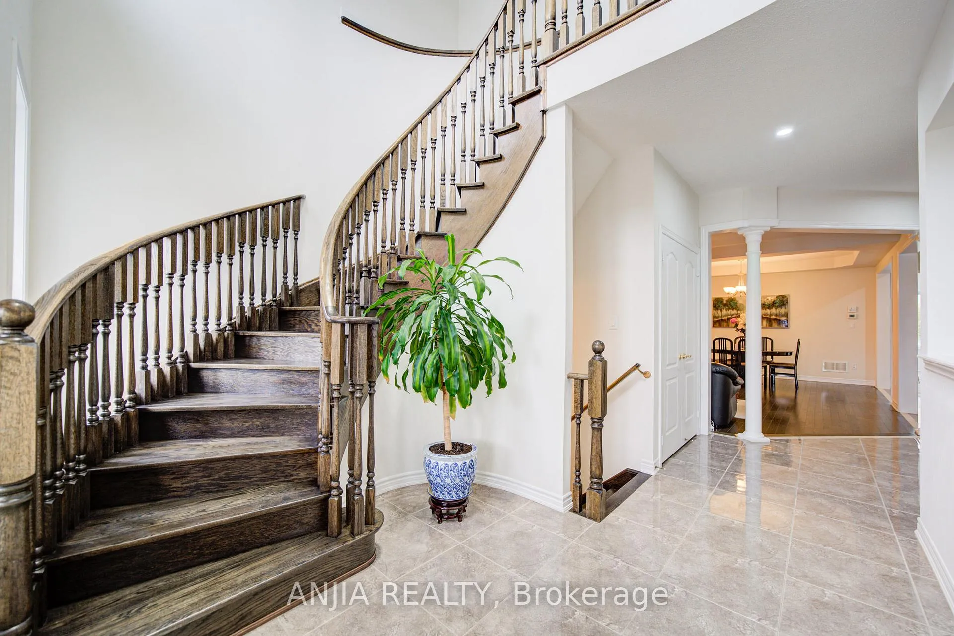 Photo 5 of 1165 Blencowe Crescent, Newmarket, Stonehaven-Wyndham — HOMEH