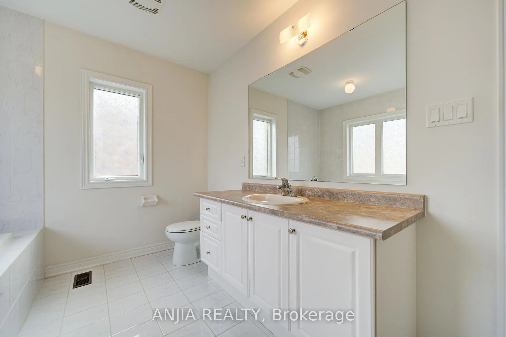 Photo 30 of 1165 Blencowe Crescent, Newmarket, Stonehaven-Wyndham — HOMEH