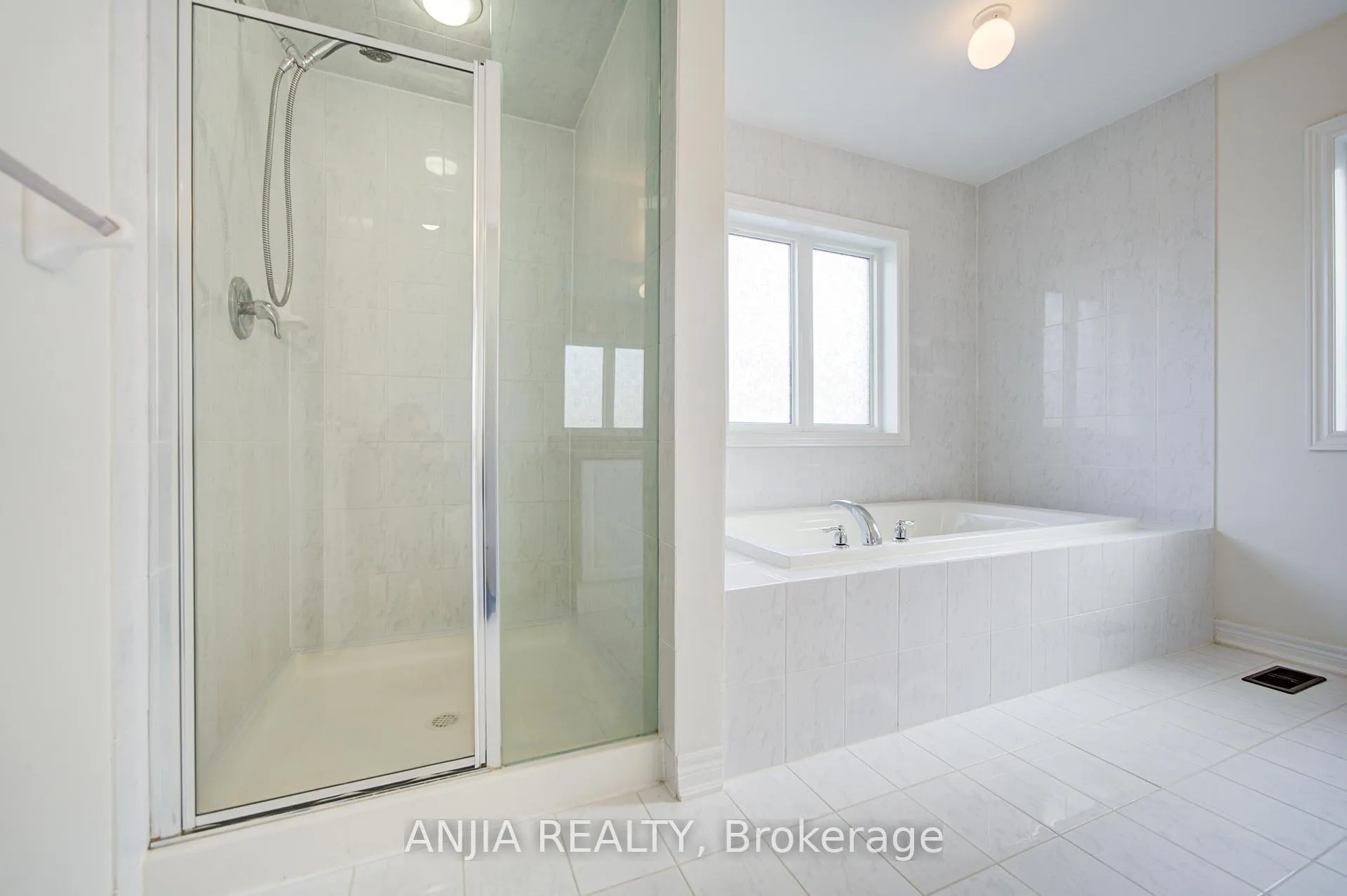 Photo 31 of 1165 Blencowe Crescent, Newmarket, Stonehaven-Wyndham — HOMEH