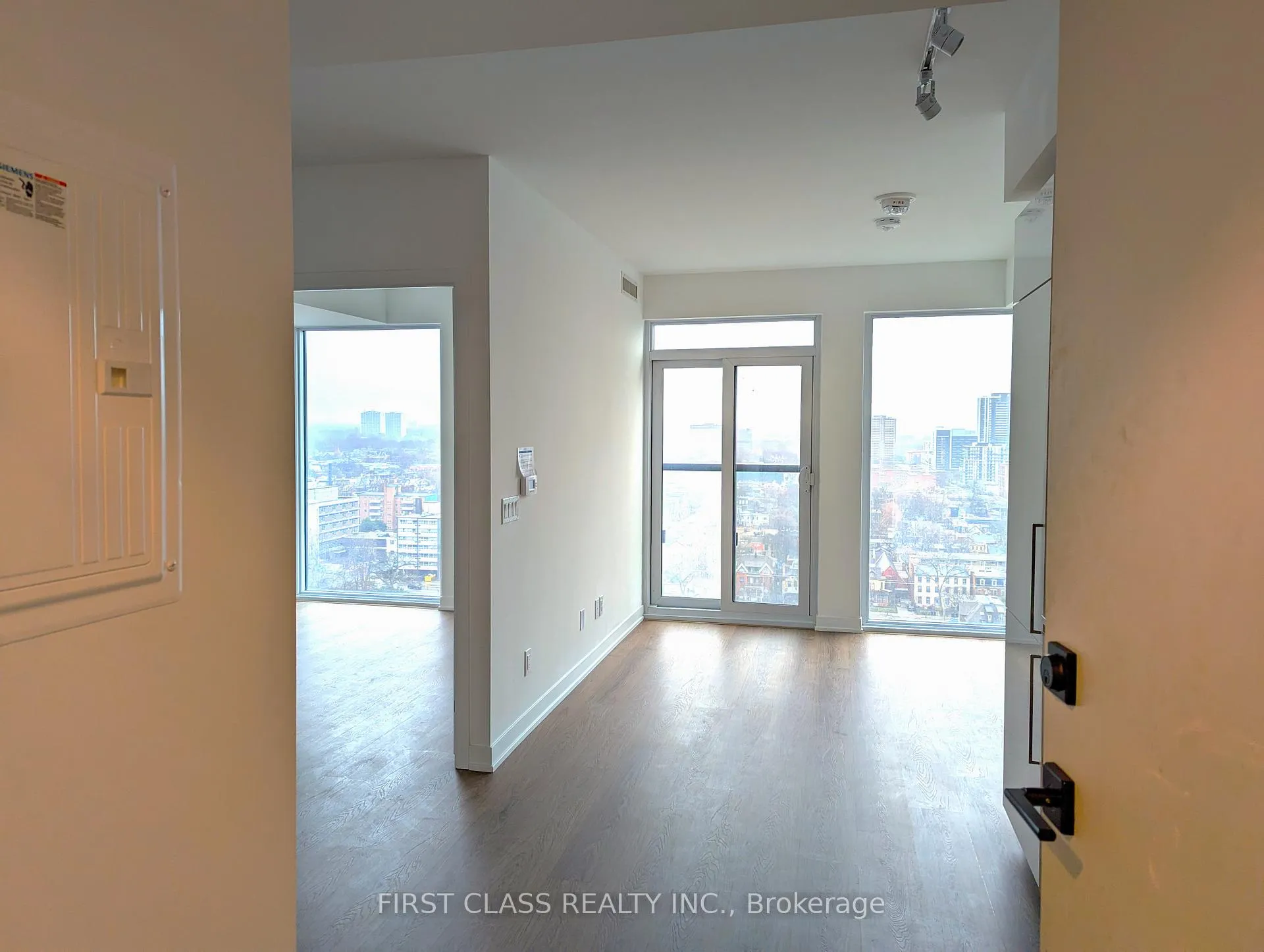 Photo 4 of Unit 2011, 319 Jarvis Street E, Toronto, Church-Yonge Corridor — HOMEH