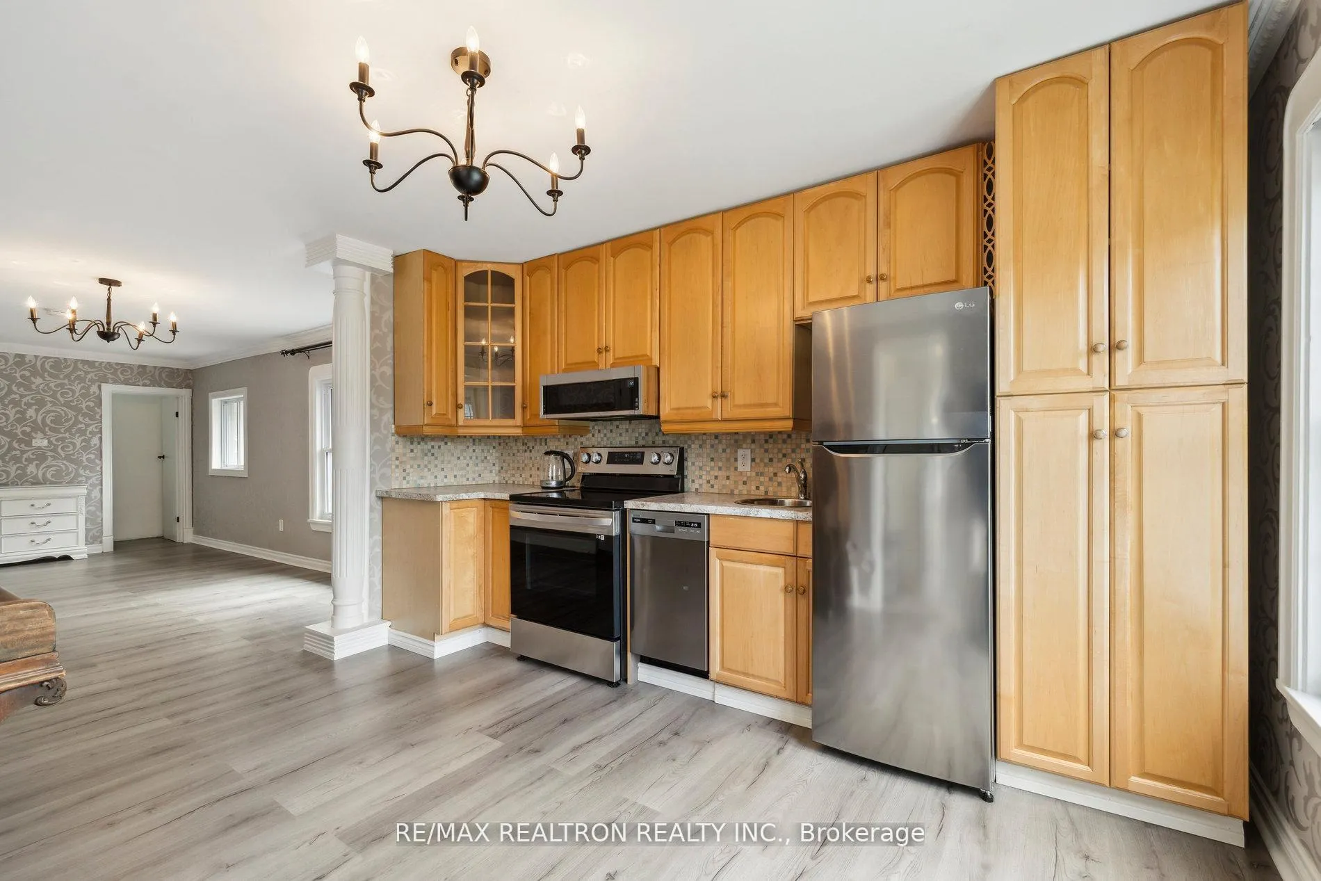 Photo 4 of 4844 Sixth Avenue, Niagara Falls, Cherrywood — HOMEH
