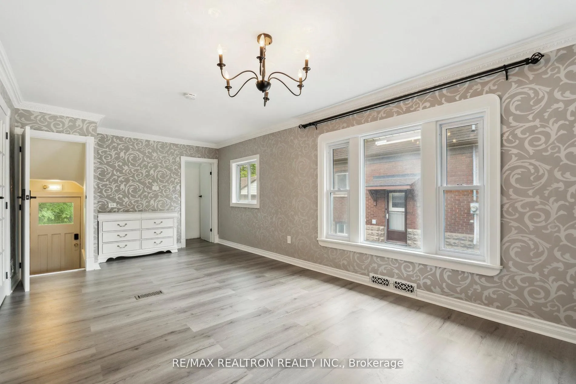 Photo 8 of 4844 Sixth Avenue, Niagara Falls, Cherrywood — HOMEH