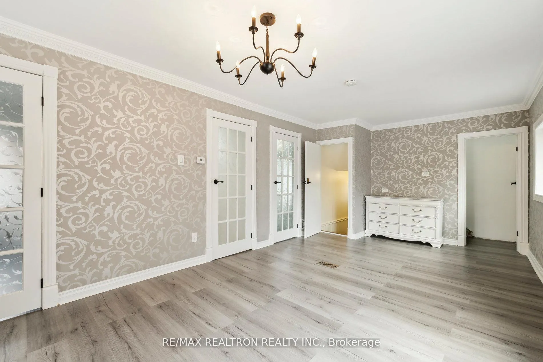 Photo 9 of 4844 Sixth Avenue, Niagara Falls, Cherrywood — HOMEH